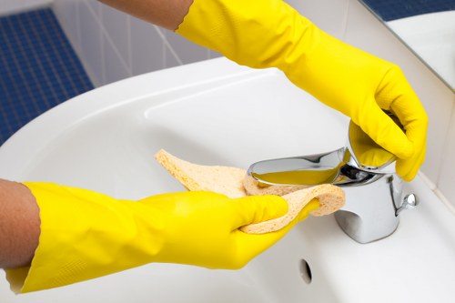 Move out cleaning for kitchens and bathrooms in Hammersmith